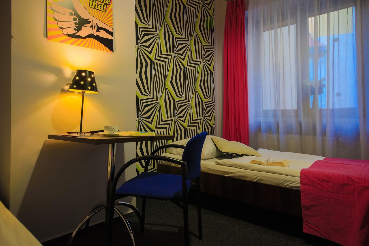 Glow Hostel Wroclaw Bagian luar foto