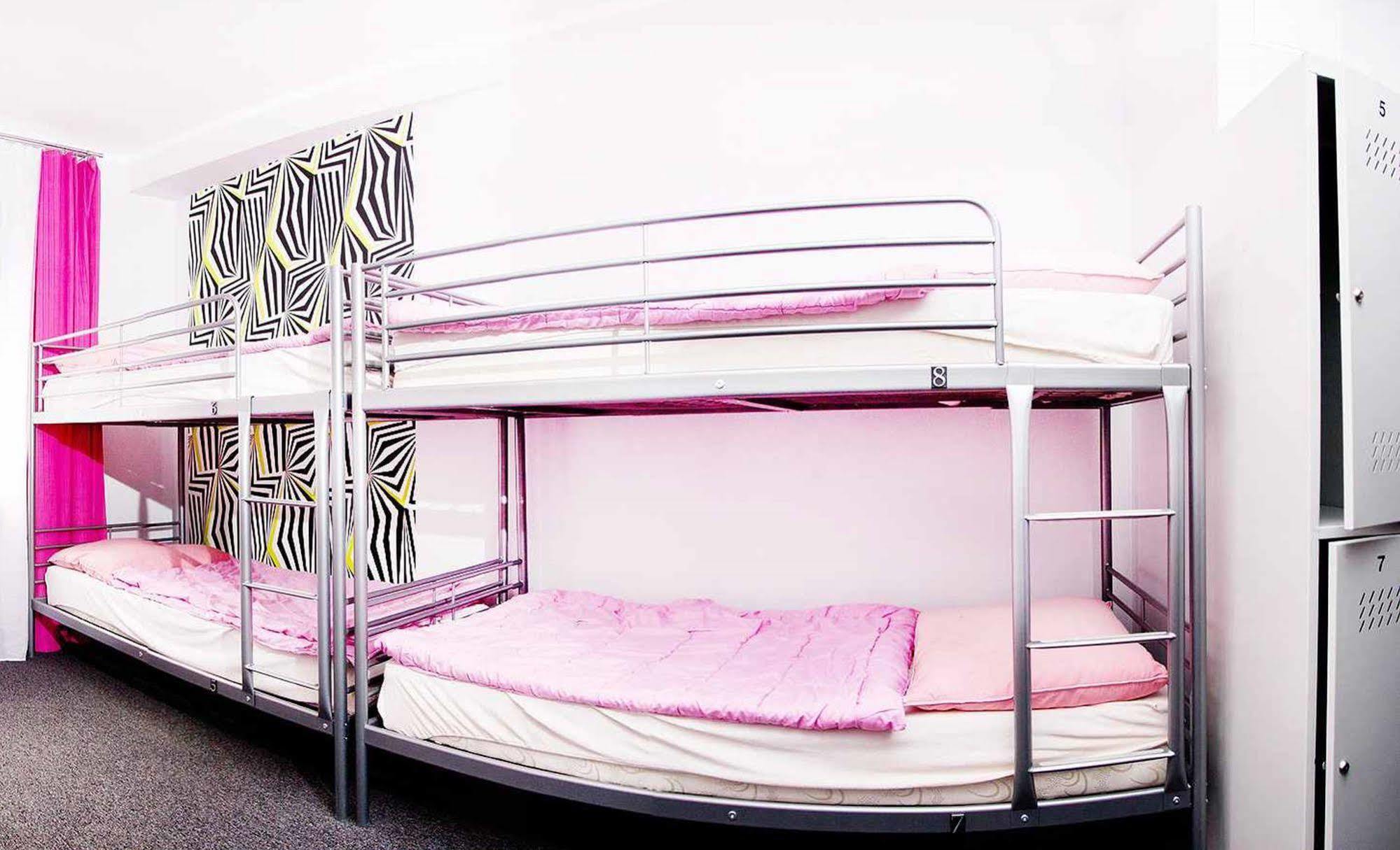 Glow Hostel Wroclaw Bagian luar foto